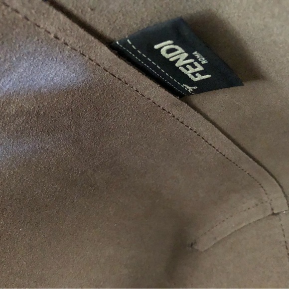 Black Fendi tote! Such a cute travel bag, but not bulky. Super trendy! - Picture 15 of 15